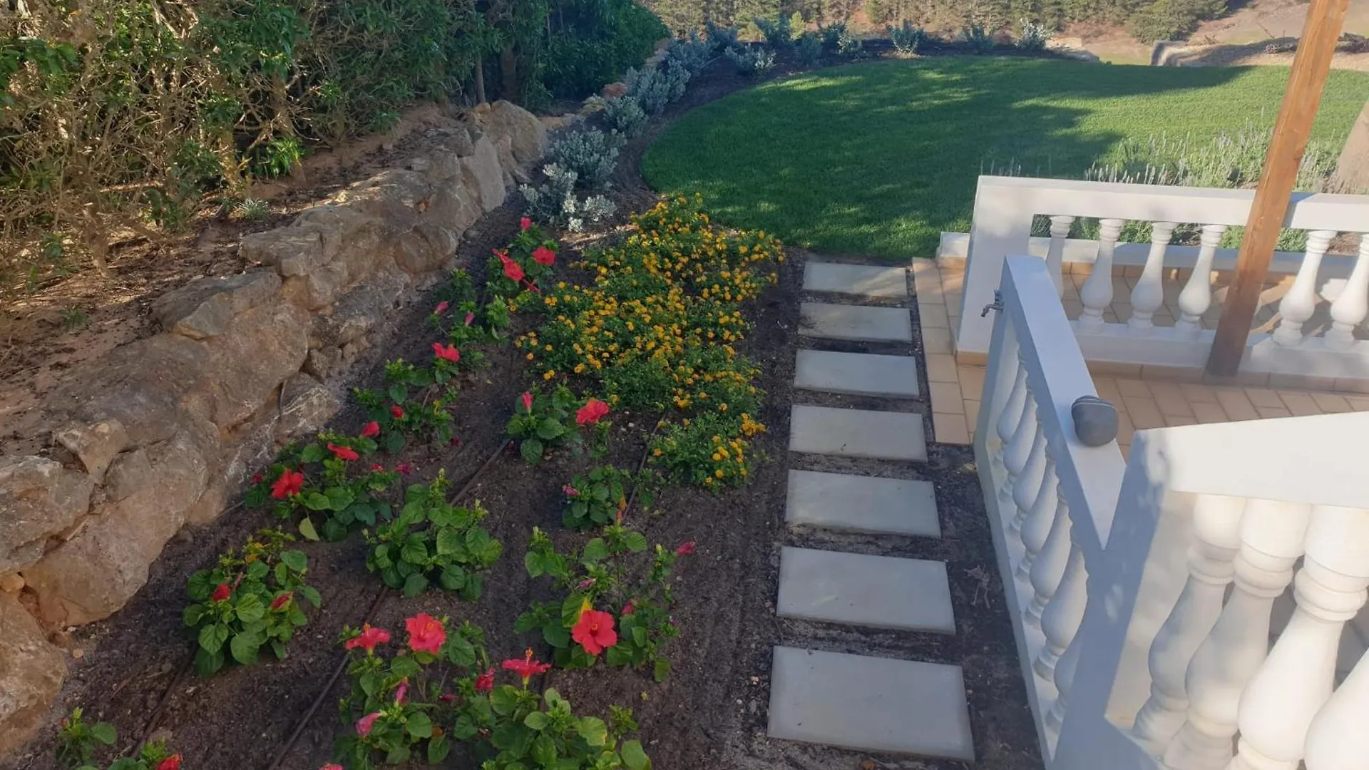 Stunning Villa With Pool & View Near Beach بودينز