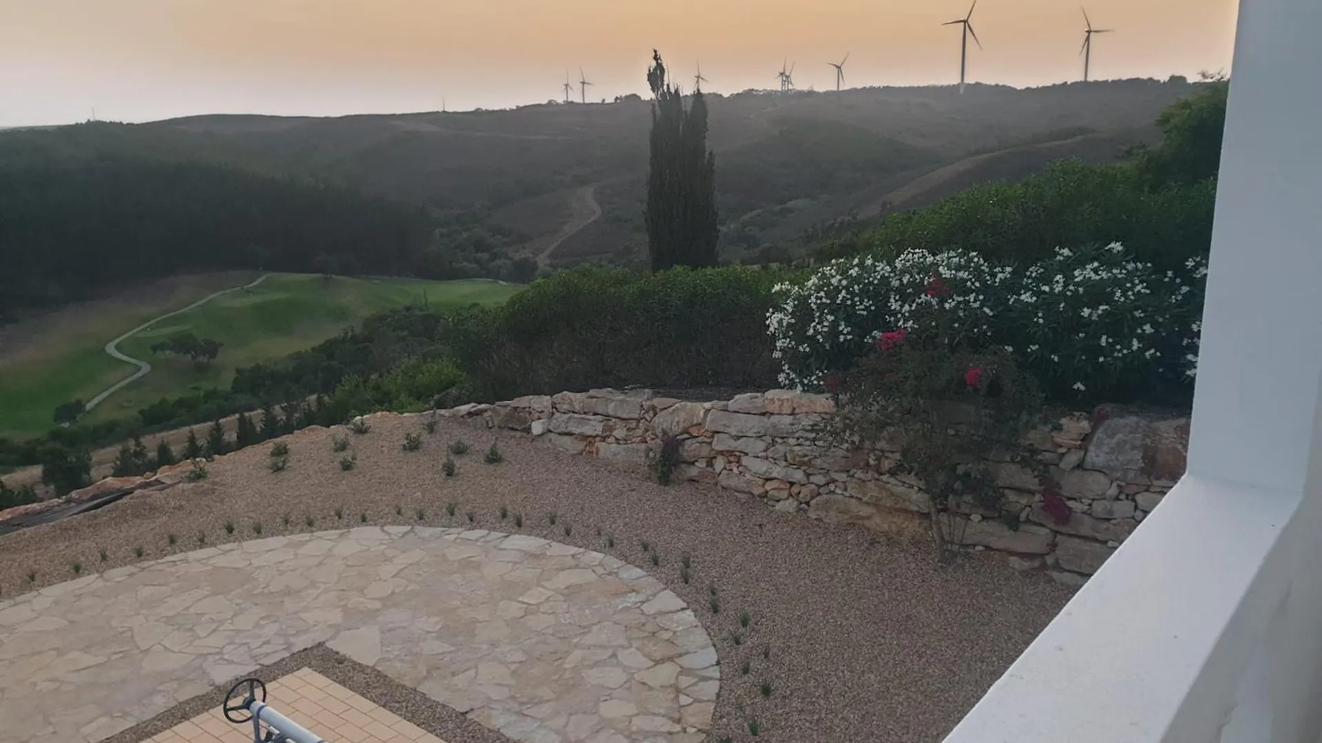 Stunning Villa With Pool & View Near Beach بودينز