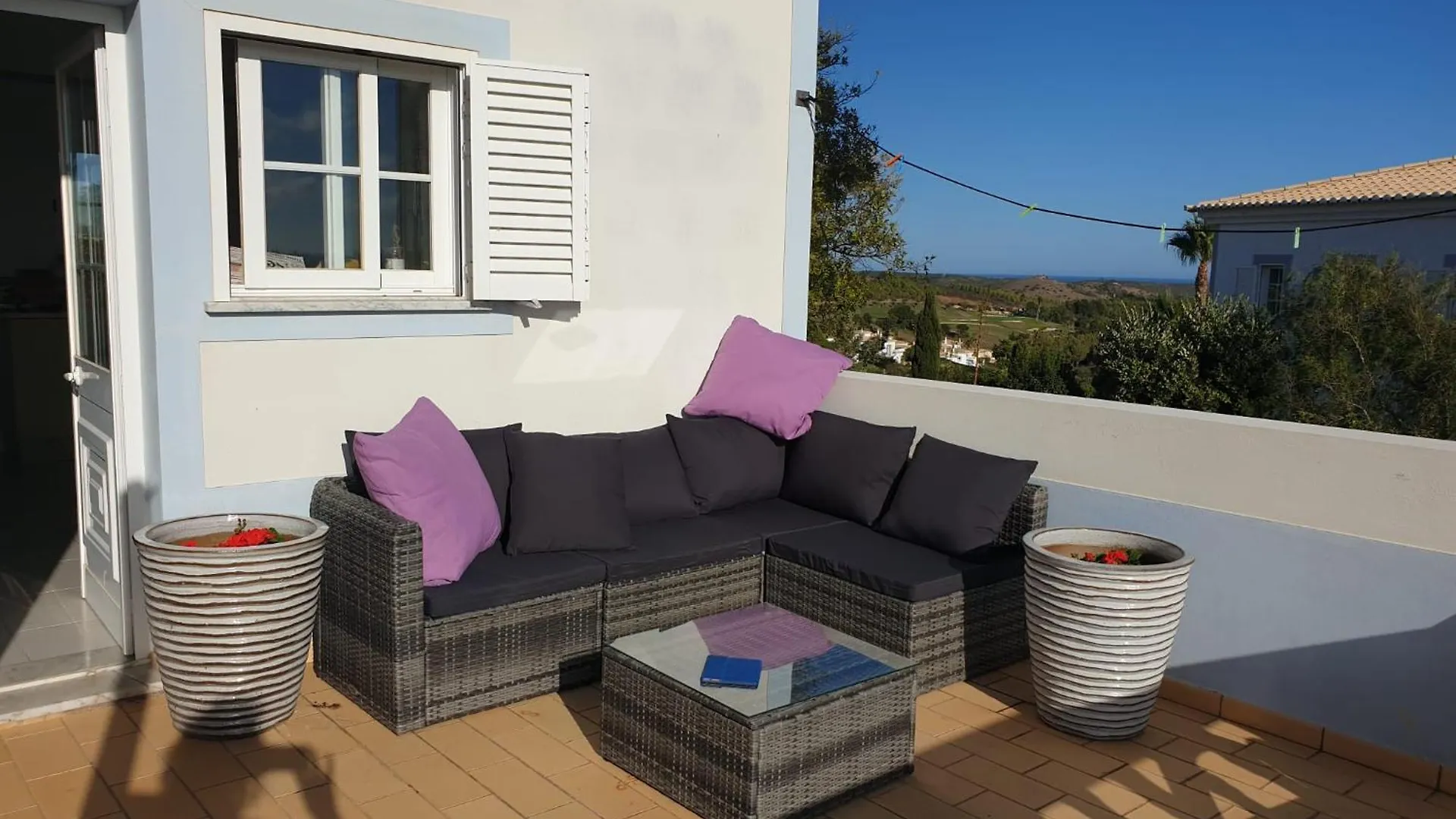 Stunning Villa With Pool & View Near Beach بودينز